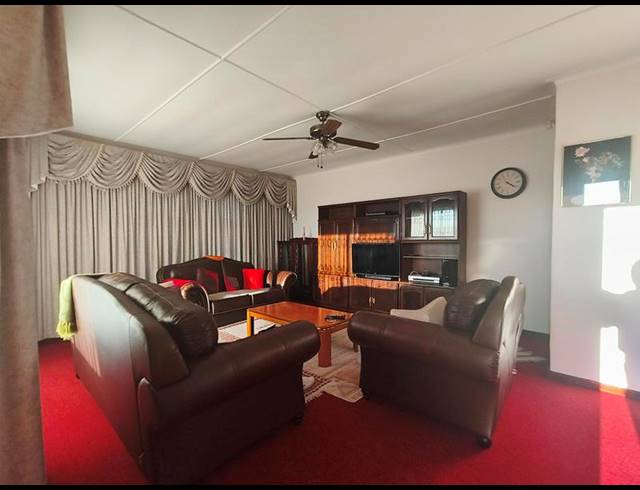 5 BEDROOM HOUSE FOR SALE IN SIDWADWA
